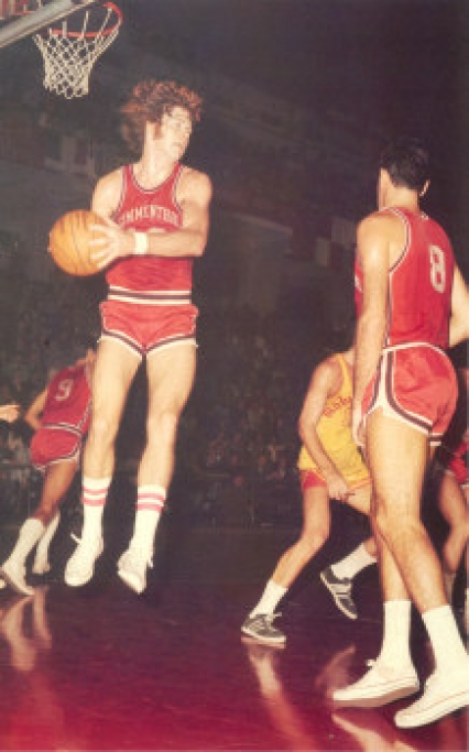 Art Kenney a rimbalzo in maglia Simmenthal  